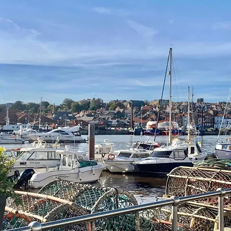 Stunning Views Of Habour 휫비