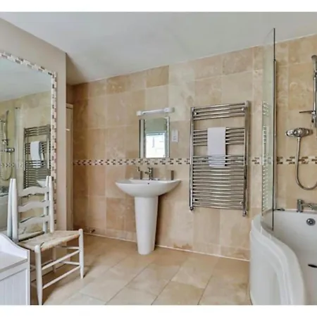 Stunning Views Of Habour 휫비